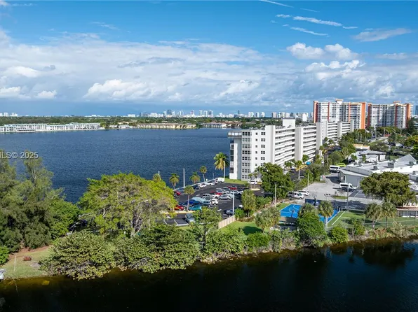 1075 NE Miami Gardens Dr APT 707, Miami, FL 33179