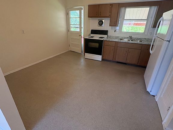 3rd image of 7 Apple Blossom Ln #B