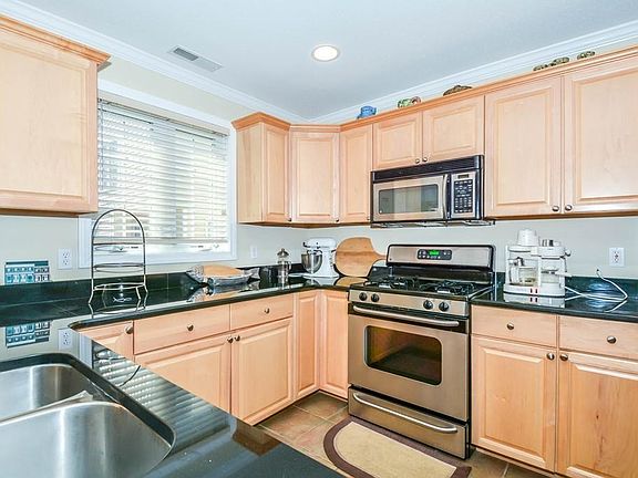 5th image of 293 Farrwood Dr