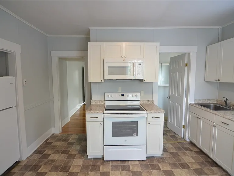 208 Irving St #1L — Photo 3