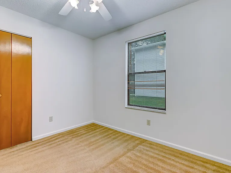 702 Meadowbrook Dr #11 — Photo 11