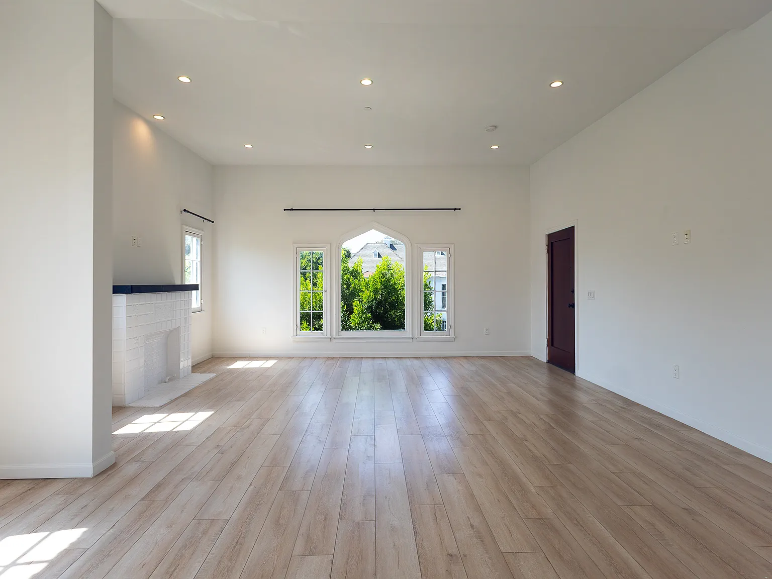 2 bed, 1400 sqft, $5,500 — Photo 3