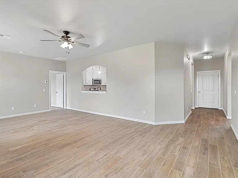 528 Hackberry Ln — Photo 4