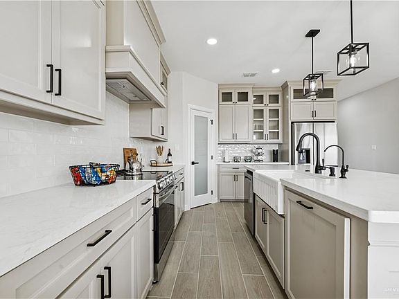 5th image of 1013 Azalea St