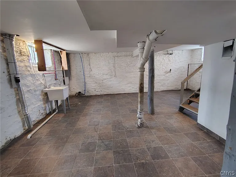 2331 Midland Ave — Photo 18