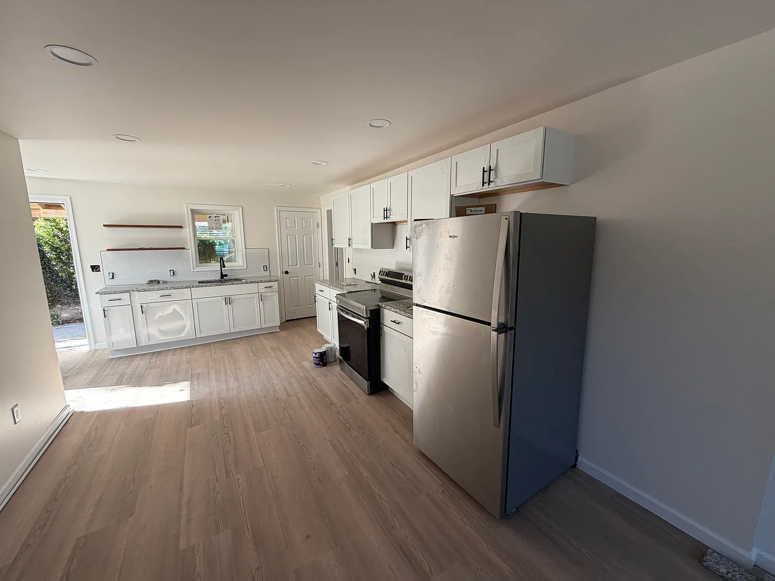 1 bed, 1000 sqft, $1,300 — Photo 2