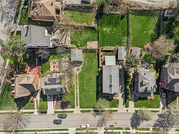 5th image of 282 Ashland Ave