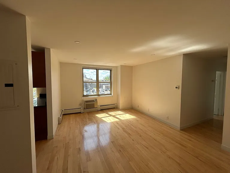 10 Camelot Ct #4L — Photo 3