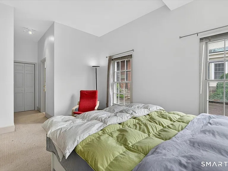 541 Chapel St #B — Photo 10