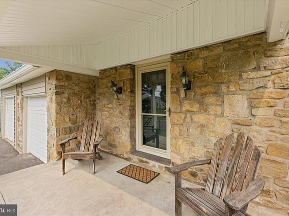 4th image of 514 Summit Ave