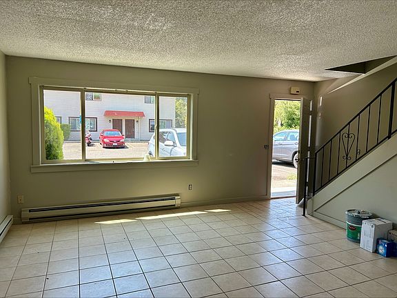 2nd image of 3435 Redwood Ave #2