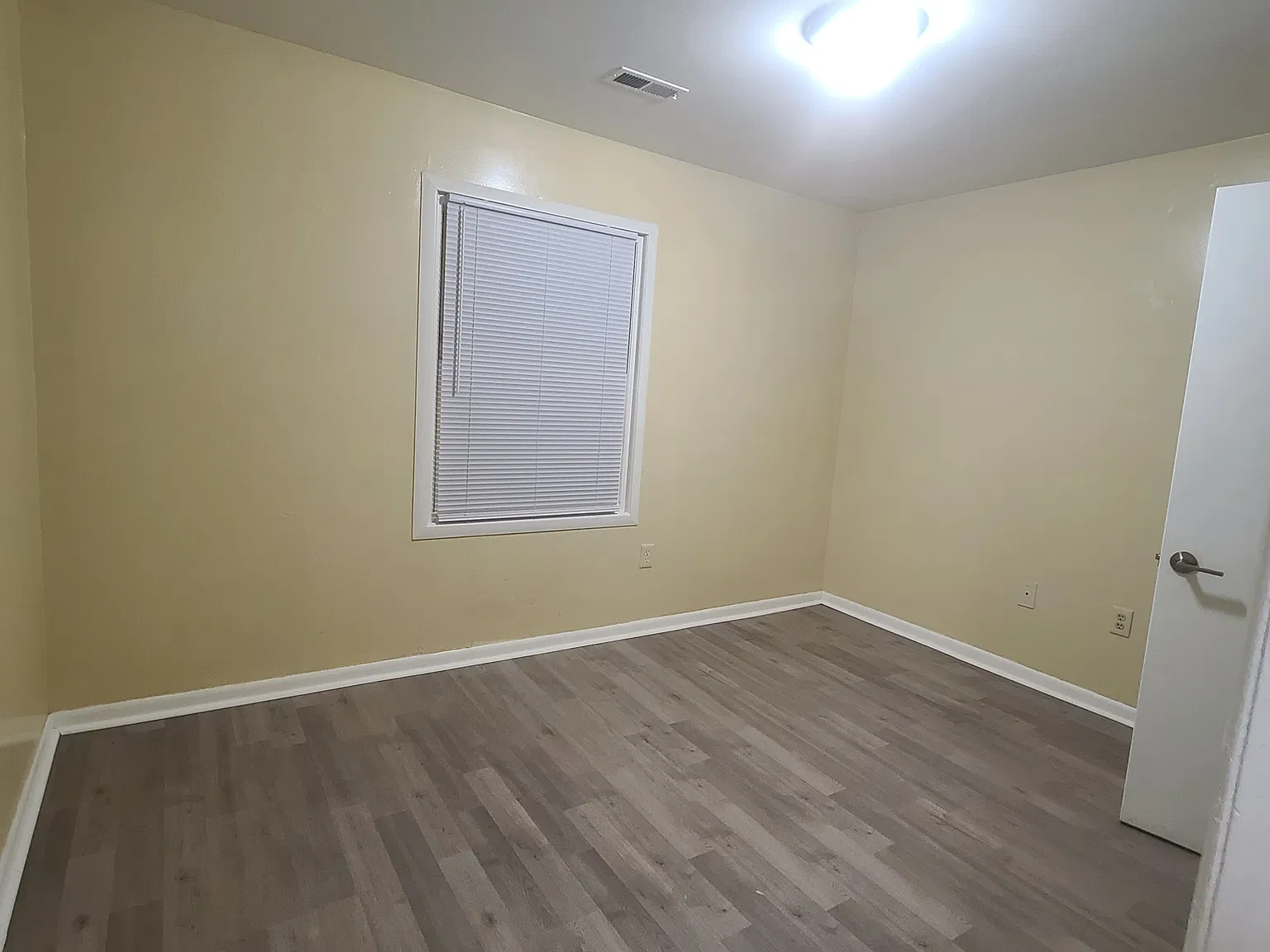 3 bed, 1.5 bath, 1065 sqft, $1,900 — Photo 3