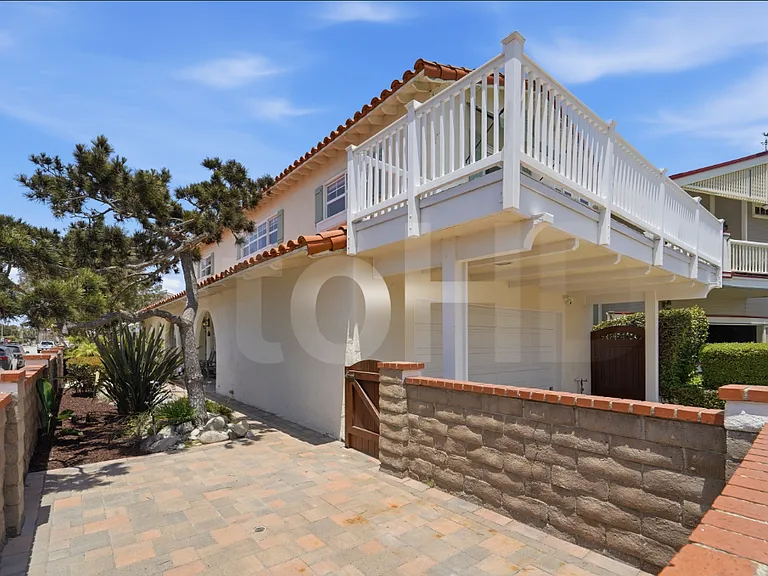 1220 Mandalay Beach Rd — Photo 3