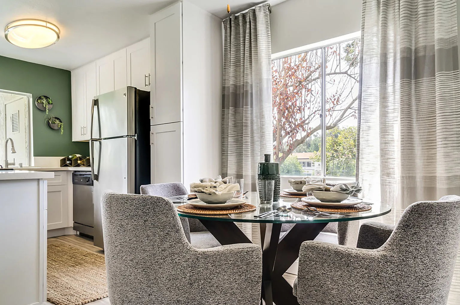 2 bed, 923 sqft, $2,750 — Photo 1
