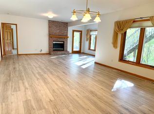 4933 Slater Rd, Eagan, MN 55122