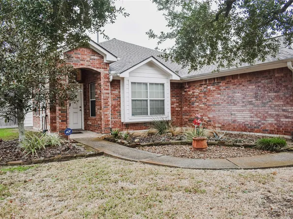 1920 Cedar Ln, Dayton, TX 77535