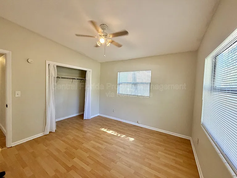 2619 E Washington St — Photo 15