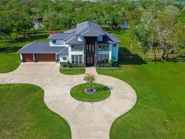 31734 Bayou Bnd, Richwood, TX 77515