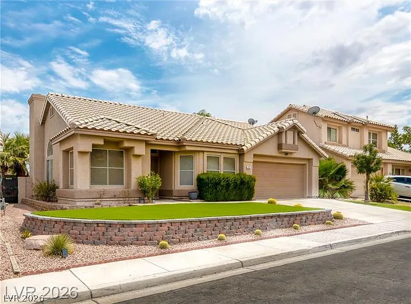3 bed, 2.0 bath, 1263 sqft, $2,900 — Photo 2