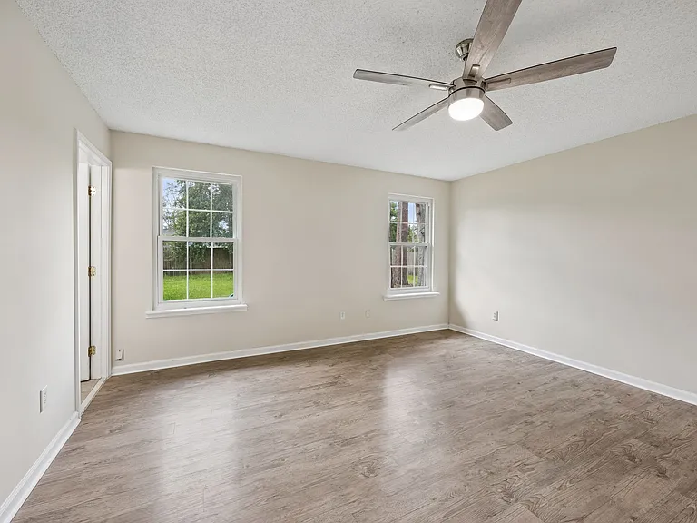 11018 Reading Rd — Photo 28