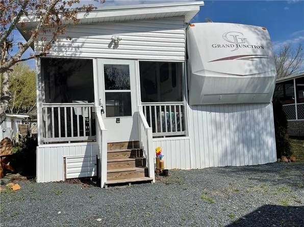 115 Blue Bird Dr, New London, NC 28127