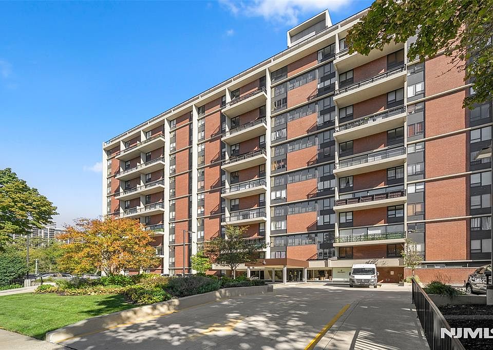 1st image of 4 Horizon Road #805