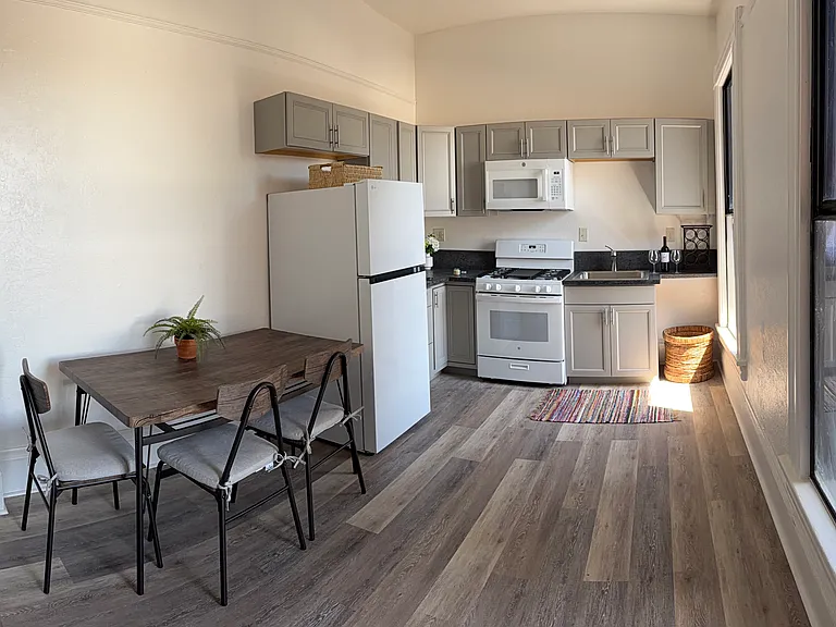 7 D St — Photo 8