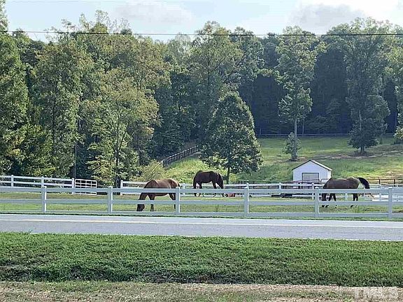3rd image of 6609 Russell Rd