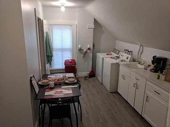 4th image of 300 Morton Ave