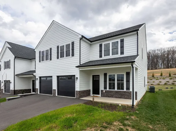12 Ashwood Ln, Staunton, VA 24401