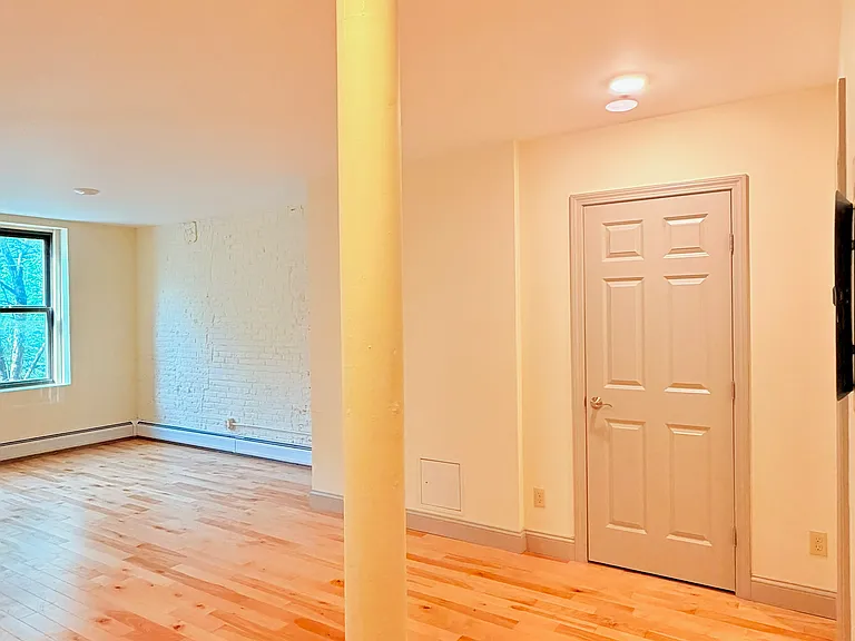 191 College St #203 — Photo 19