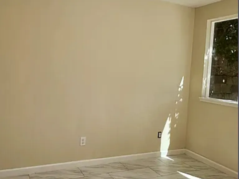 2671 Hawthorne Ave #B — Photo 2
