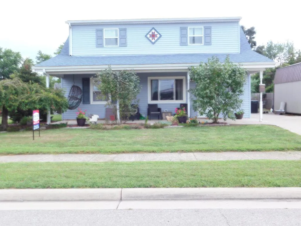 421 Hillside Ave photo 1