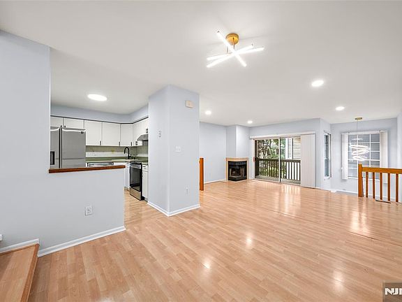 5th image of 531 Windsor Dr