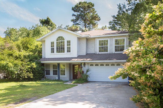 1st image of 233 Park Cir
