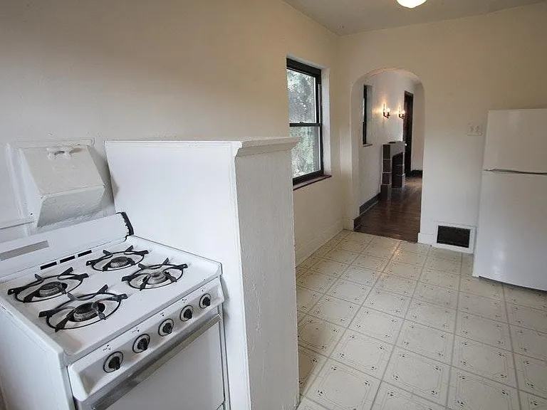 7915 Saint Lawrence Ave #1 — Photo 4