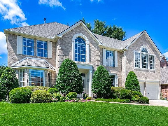 3rd image of 2820 Lake Breeze Ln
