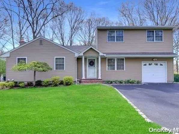 16 Mayflower Lane, East Setauket, NY 11733