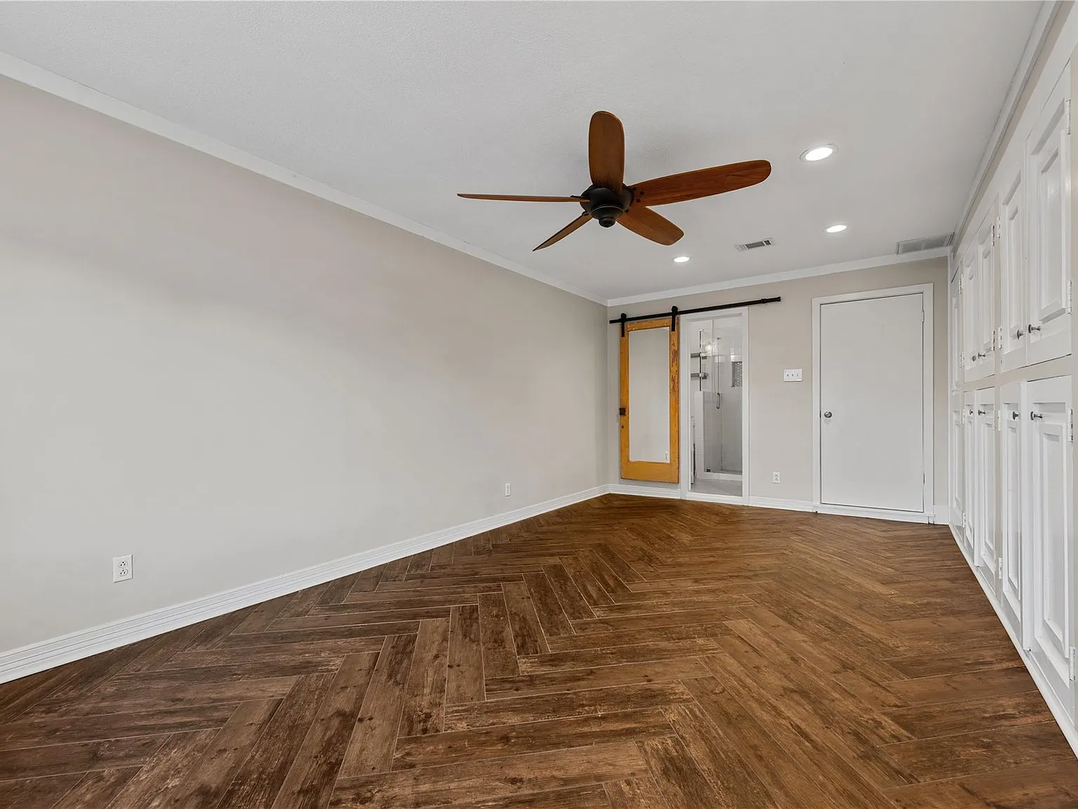 3 bed, 2.0 bath, 1468 sqft, $2,950 — Photo 4
