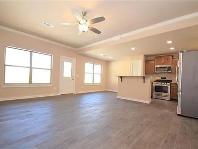 3 bed, 1298 sqft, $1,650 — Photo 2