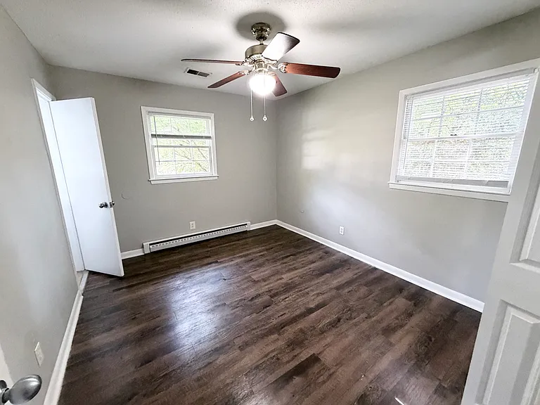 Elliott Dr — Photo 17