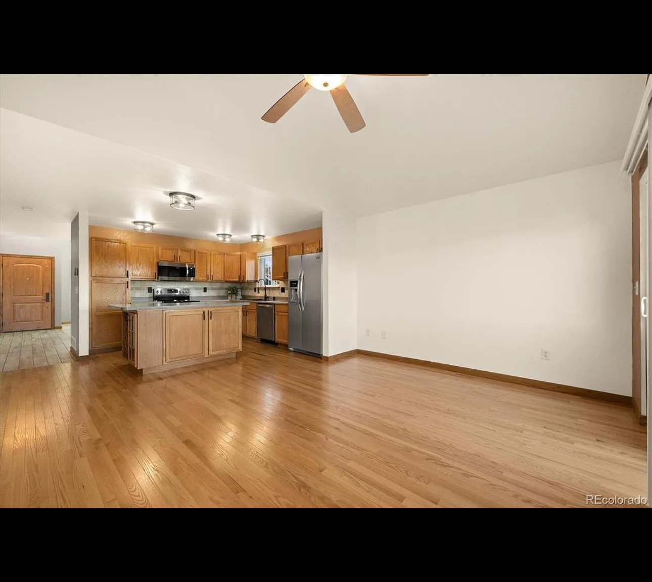 3 bed, 1829 sqft, $2,900 — Photo 2