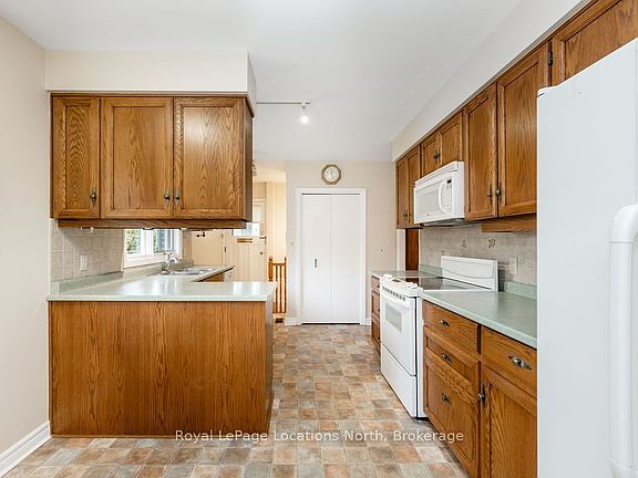 4th image of 9 Vine Cres