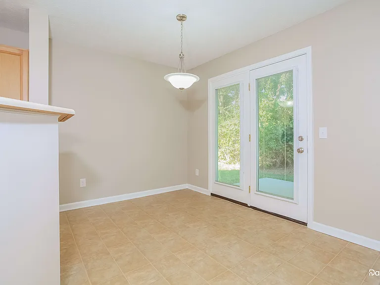 604 Princeton Dr — Photo 7