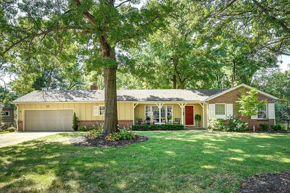 3 bed, 1.5 bath, 1359 sqft, $2,450 — Photo 1