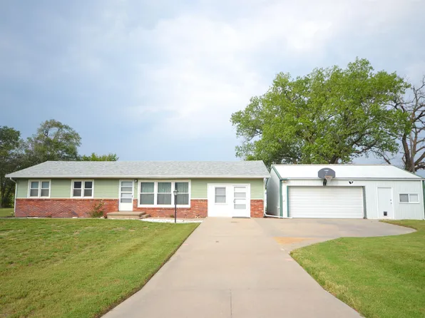 601 Westridge Dr, Hutchinson, KS 67501