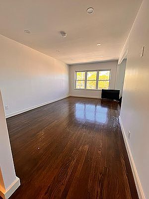 5th image of 158 Mayfair Dr N #1