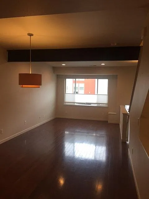 Living Room - 512 Park Ave W