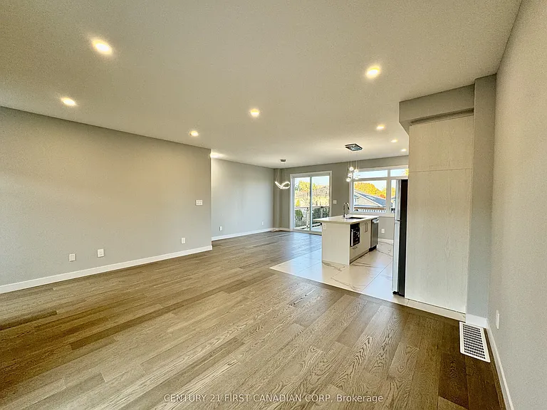 349 Southdale Rd E #26 — Photo 12