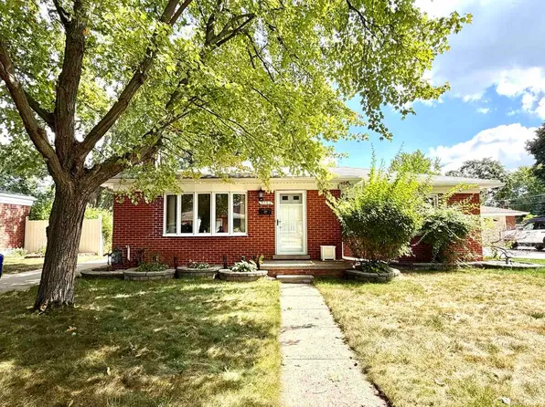 9062 Woodring St, Livonia, MI 48150